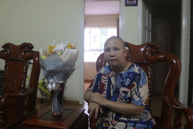 Bên cạnh việc vẫn tiếp tục điều trị bệnh, chị Trần Thị Cẩm Bào vẫn tích cực hoạt động truyền cảm hứng và nghị lực sống cho những người bệnh giống như mình. Ảnh: Đ.T