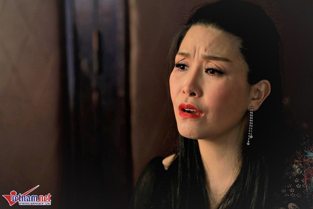 Suốt một thời gian d&agrave;i nữ nghệ sĩ chọn c&aacute;ch &ldquo;đoạn tuyệt&rdquo; với b&aacute;o ch&iacute; v&igrave; kh&ocirc;ng muốn những h&igrave;nh ảnh kh&ocirc;ng đẹp của bố mẹ l&agrave;m ảnh hưởng tuổi thơ con.