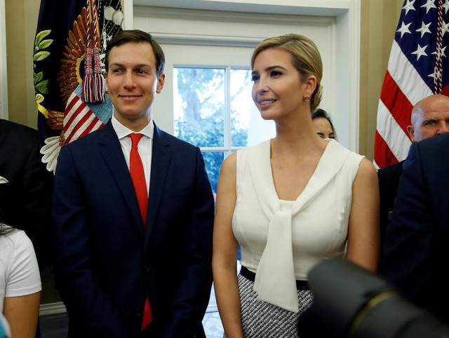 Cả Jared và Ivanka đều có những nguồn thu khác bên ngoài Nhà Trắng. Ảnh: Joshua Roberts/Reuters