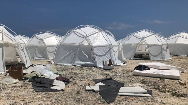 Cảnh nhếch nhác tại Fyre Festival, nơi được các người mẫu quảng cáo là thiên đường. Ảnh: Instagram.