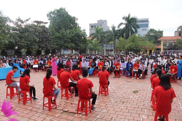 Hàng nghìn giáo viên và học sinh ở thị xã Quảng Yên được truyền thông về giáo dục sức khỏe sinh sản. Ảnh: P.Thủy