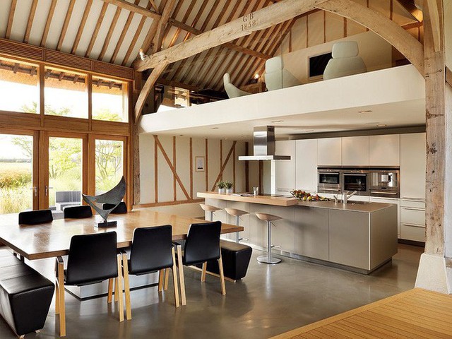 
Nhà cũ chuyển sang nhà hiện đại là không gian hoàn hảo để thiết kế bếp dưới tầng lửng.
