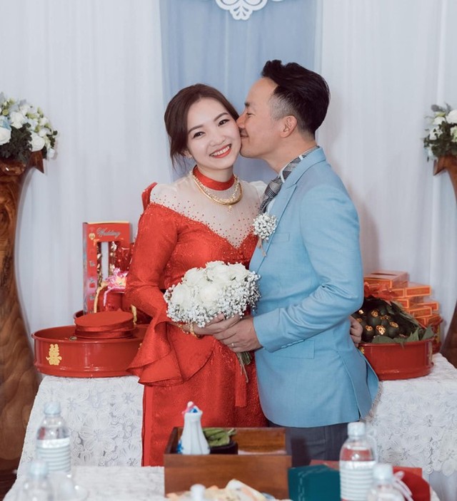 Sau lễ cưới ở Bình Thuận, Tiến Đạt và vợ tổ chức tiệc báo hỷ tại TP.HCM vào ngày 13/1.