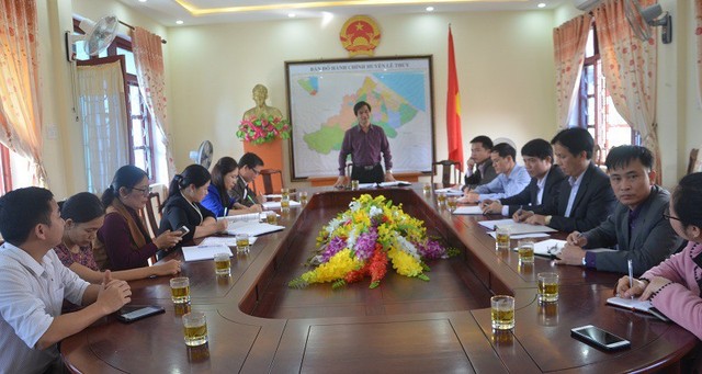 UBND huyện Lệ Thủy tổ chức họp giải quyết sự việc cô giáo tát học sinh.