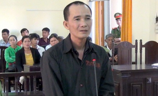 
Bị cáo Vân tỏ ra ăn năn hối hận vì đã không kiềm chế cơn tức giận nên đã gây cảnh bi kịch cho bản thân cũng như gia đình bị hại
