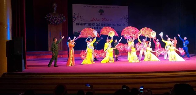 Thái Nguyên tổ chức Liên hoan tiếng hát người cao tuổi kỷ niệm Ngày Quốc tế người cao tuổi - Ảnh 1.