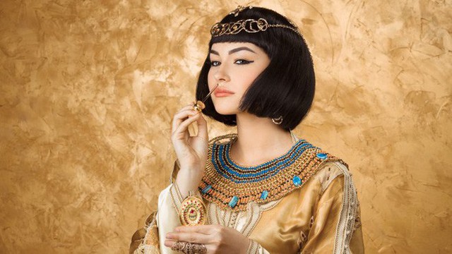 Bí quyết phòng the chốn thâm cung (5): Bí mật quyến rũ của Cleopatra - Ảnh 2.
