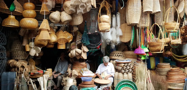 Chợ đặc biệt giữa lòng Hà Nội chỉ bán những vật dụng mà giới trẻ Thủ đô không biết tên gọi - Ảnh 3.