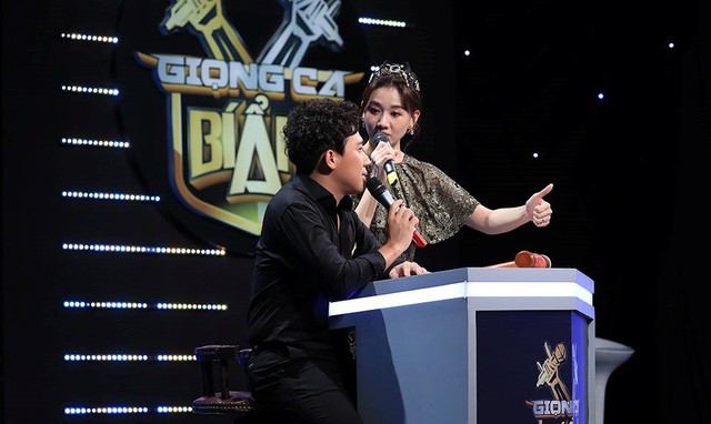 Trấn Thành đòi bỏ quay vì bị Hari Won đè sấp mặt trên sân khấu - Ảnh 1.