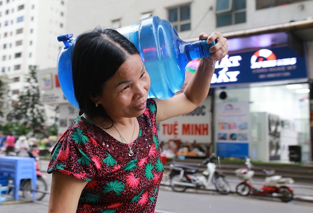 UBND TP Hà Nội công bố thông tin cụ thể về vụ nước sinh hoạt có mùi lạ trên diện rộng - Ảnh 3.