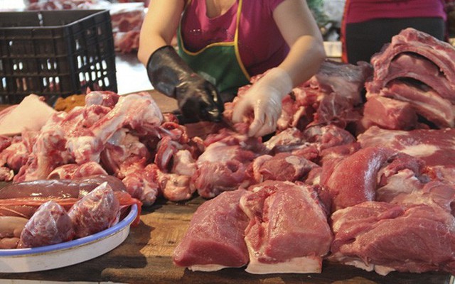 Giá thịt lợn tăng sốc, trong siêu thị đã vượt 150.000 đồng/kg, dự báo tiếp tục tăng cao - Ảnh 1.
