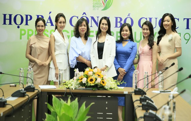 T&ocirc;n vinh vẻ đẹp, tr&iacute; tuệ của người l&agrave;m b&aacute;o - Ảnh 1.