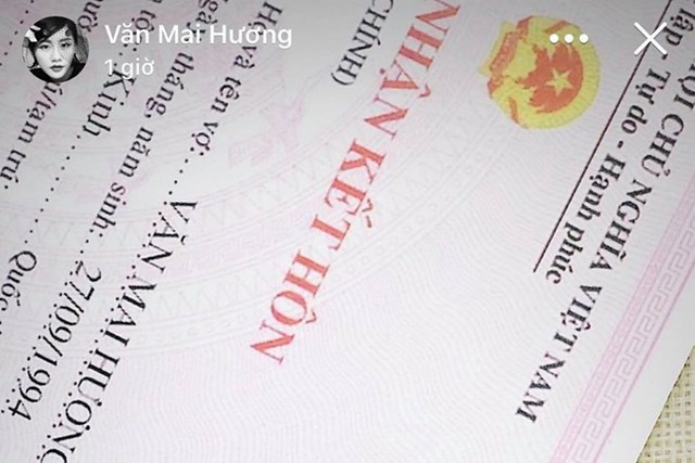Văn Mai Hương khoe giấy đăng ký kết hôn, giấu chú rể - Ảnh 1.