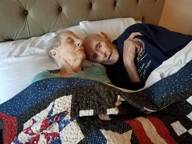 Chuyện tình keo sơn của cặp đôi bên nhau 70 năm, qua đời chung một ngày - Ảnh 3.