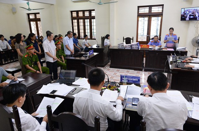 Xử gian lận thi cử ở Hà Giang: Lộ diện hàng loạt tin nhắn nhờ vả - Ảnh 2.