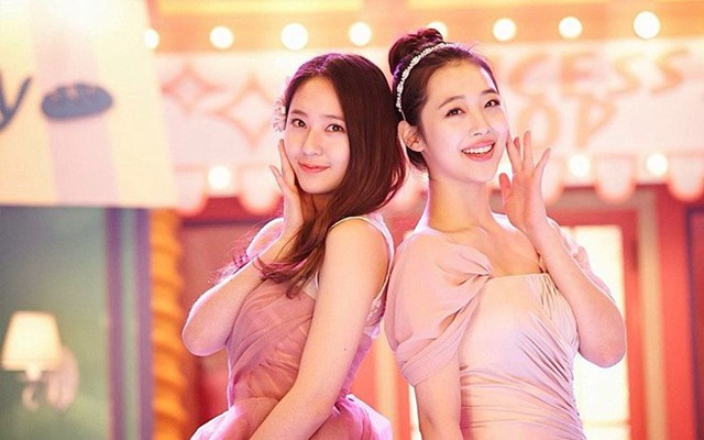 Lễ tang Sulli: IU và Krystal túc trực linh cữu, anh trai khóc ngất - Ảnh 2.