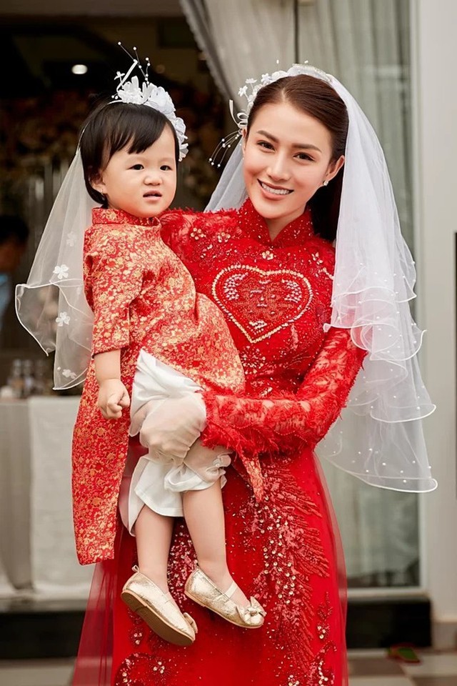 Những cặp đôi showbiz Việt có con rồi mới làm đám cưới - Ảnh 6.