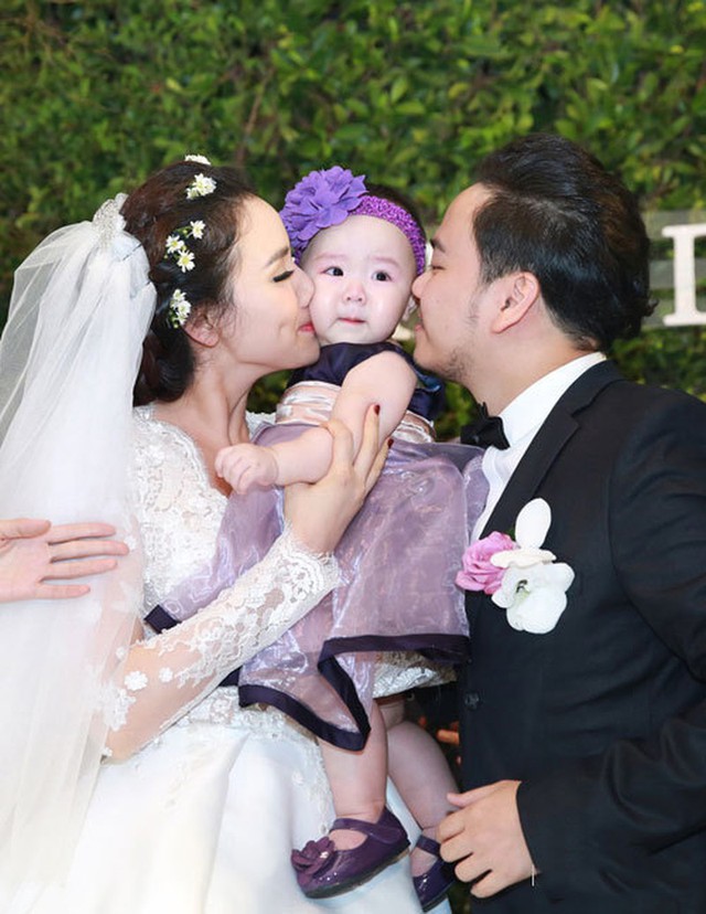 Những cặp đôi showbiz Việt có con rồi mới làm đám cưới - Ảnh 8.