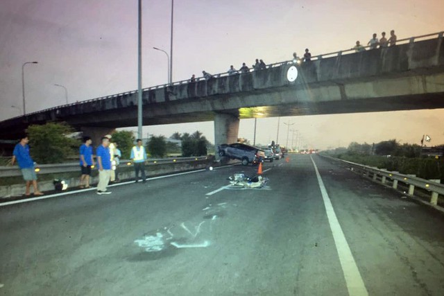 Người đàn ông phi xe máy trên cao tốc Trung Lương gây tai nạn liên hoàn - Ảnh 1.