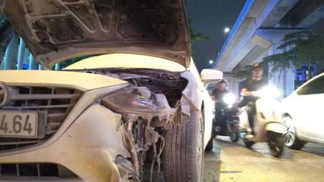 Một xe ô tô bất ngờ bốc cháy trên phố Hà Nội: Kỹ sư Lê Văn Tạch chỉ ra những nguyên nhân bất ngờ - Ảnh 1.