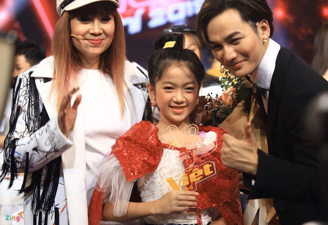 Thí sinh The Voice Kids từ hạnh phúc tới khóc nức nở vì sai sót của MC - Ảnh 5.