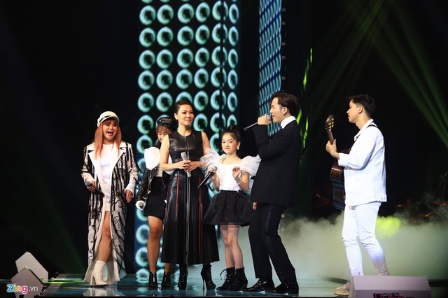 Thí sinh The Voice Kids từ hạnh phúc tới khóc nức nở vì sai sót của MC - Ảnh 7.