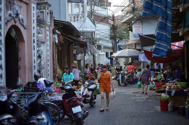 Mùa rươi đến người tiêu dùng Hà Nội lại thi nhau ghé qua khu chợ này, giá tuy cao nhưng vẫn tấp nập người mua  - Ảnh 2.