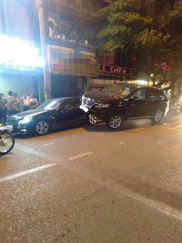 Xe Lexus gác lên thân Mercedes - hình ảnh vụ tai nạn gây xôn xao trên phố Hà Nội - Ảnh 2.