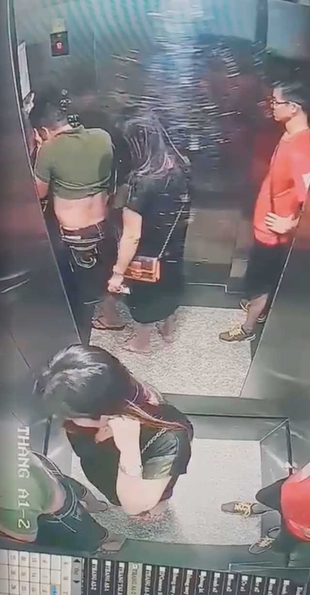 Bị camera ghi lại cảnh tiểu bậy trong thang máy gây bức xúc, người đàn ông đã đến chung cư để xin lỗi và nhờ gỡ clip - Ảnh 2.