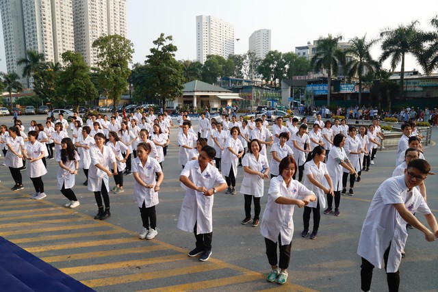 Vệ sinh tay sạch giúp giảm nguy cơ lây truyền vi khuẩn gây bệnh tiêu chảy - Ảnh 2.