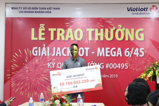 Trao giải thưởng cho khách hàng thứ 2 của giải Jackpot gần 100 tỷ - Ảnh 1.