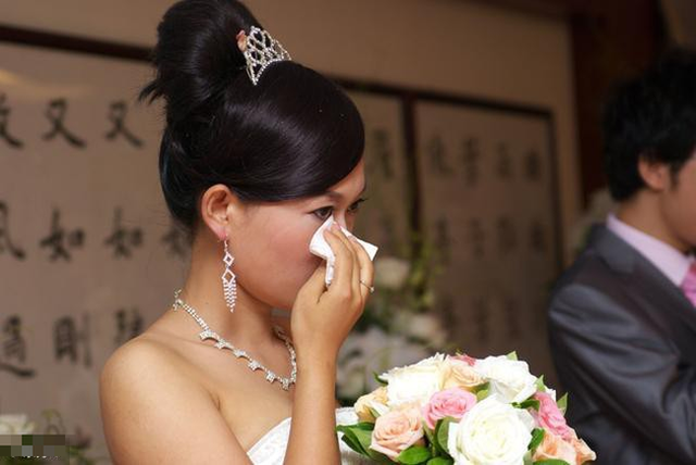 Bị chồng sắp cưới lừa cả trăm triệu nhưng cô dâu này vẫn bình tĩnh xử lý ngọt lịm, xoay chuyển mọi cục diện - Ảnh 3. Bị chồng sắp cưới lừa cả trăm triệu nhưng cô dâu này vẫn bình tĩnh xử lý ngọt lịm, xoay chuyển mọi cục diện - Ảnh 3.