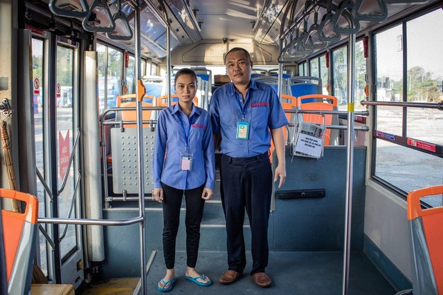 Cuộc sống trên xe buýt của vợ chồng tài xế Sài Gòn - Ảnh 1.