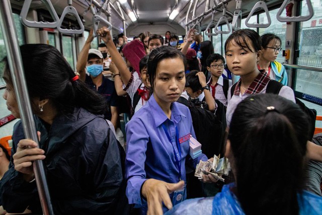 Cuộc sống trên xe buýt của vợ chồng tài xế Sài Gòn - Ảnh 6.