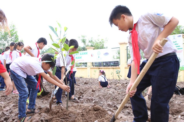 Vinamilk chung tay bảo vệ môi trường thủ đô thông qua quỹ 1 triệu cây xanh cho Việt Nam - Ảnh 11.