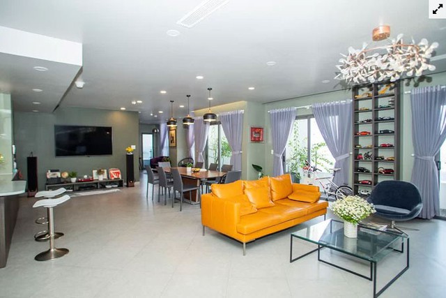 Chủ nhà gộp ba căn hộ để có phòng khách hơn 100 m2  - Ảnh 1.