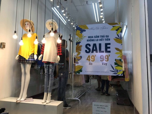 Sự thật về việc giảm giá lên đến 70% tại các cửa hàng thời trang - Ảnh 1.