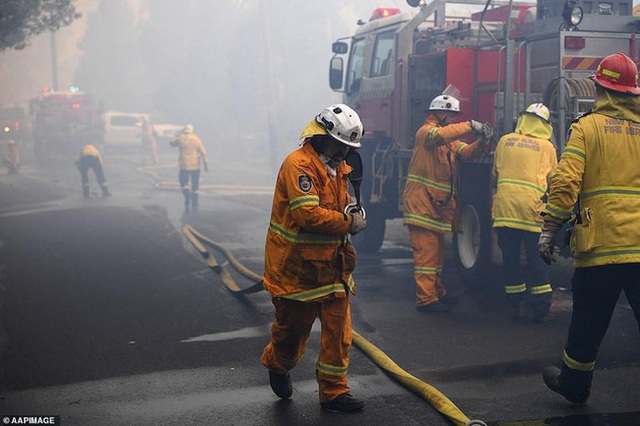 Hãi hùng cảnh cháy rừng dữ dội như ngày tận thế ở Australia - Ảnh 6.