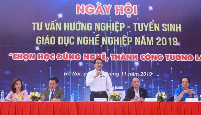 HHT tham gia tư vấn hướng nghiệp cho học sinh THPT Hà Nội - Ảnh 1.