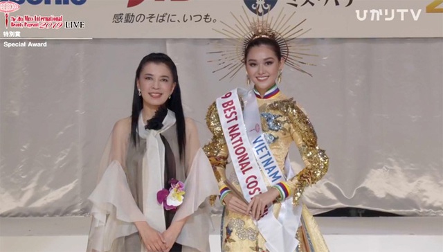 Tường San đoạt giải Quốc phục đẹp nhất tại Miss International - Ảnh 2.