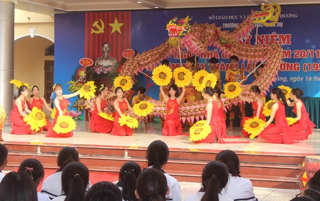 Trường THPT Khúc Thừa Dụ: Niềm vui lớn sau 20 năm thành lập - Ảnh 9.