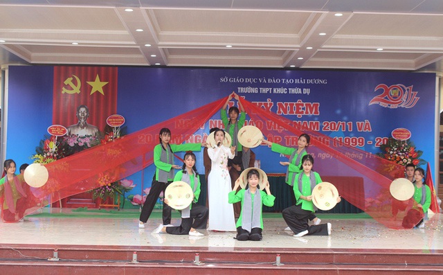 Trường THPT Khúc Thừa Dụ: Niềm vui lớn sau 20 năm thành lập - Ảnh 8.