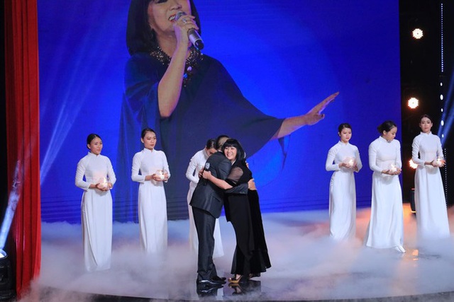 Lại Văn Sâm không thể ngồi yên khi Cẩm Vân xuất hiện ở game show - Ảnh 1.