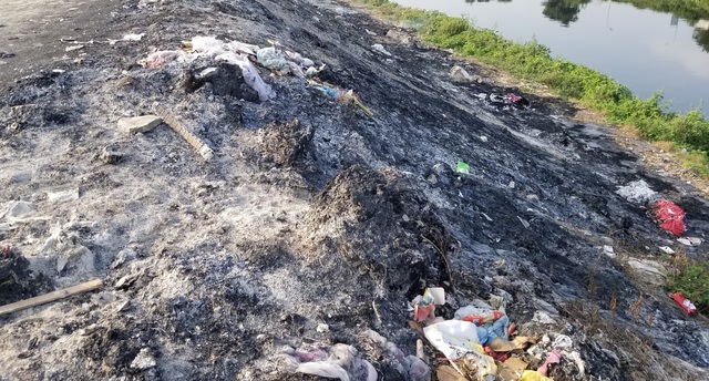 Khói đốt vải khét lẹt đầu độc dân làng vải vụn ở ngoại thành Hà Nội - Ảnh 4.