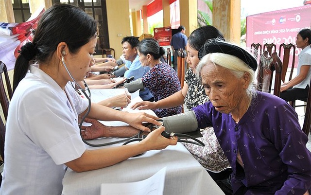 Nhiều giải pháp thu hút người dân tham gia tham gia bảo hiểm xã hội - Ảnh 2.