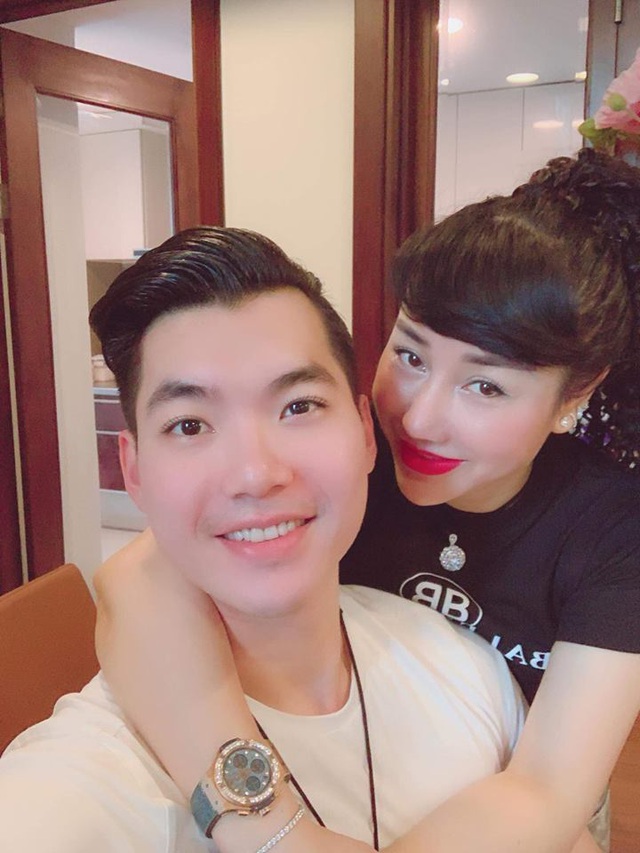 Trương Nam Thành kỷ niệm 1 năm ngày cưới với nữ đại gia hơn 15 tuổi - Ảnh 1.
