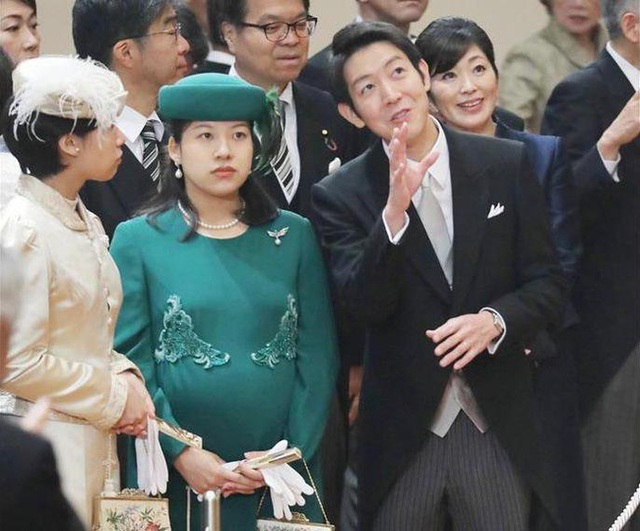 Hoàng hậu Masako tỏa sáng với phong cách khác lạ giữa tin vui hoàng gia Nhật có thêm một bé trai - Ảnh 5. Hoàng hậu Masako tỏa sáng với phong cách khác lạ giữa tin vui hoàng gia Nhật có thêm một bé trai - Ảnh 5.