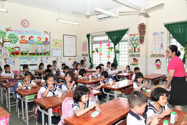 Thành phố Hồ Chí Minh chính thức khởi động chương trình sữa học đường từ tháng 11/2019 - Ảnh 3.