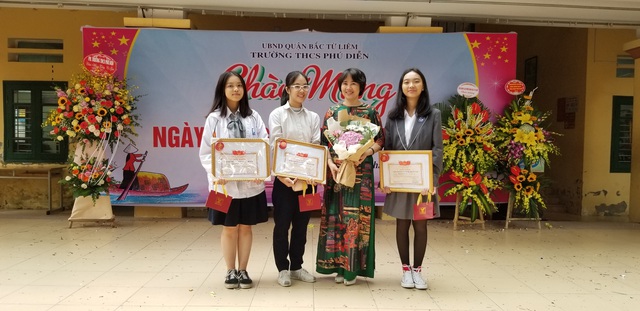 Chuyện lạ ở trường THCS Phú Diễn tặng vàng 9999 cho học sinh nhân ngày 20/11 - Ảnh 4.