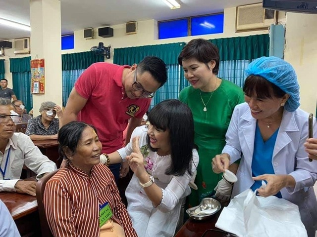 Việt Trinh góp 4,2 tỷ đồng cho bệnh nhân nghèo - Ảnh 2.